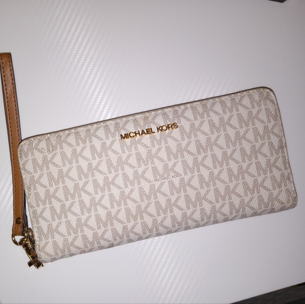Michael Kors Jet Set Travel Continental Wallet